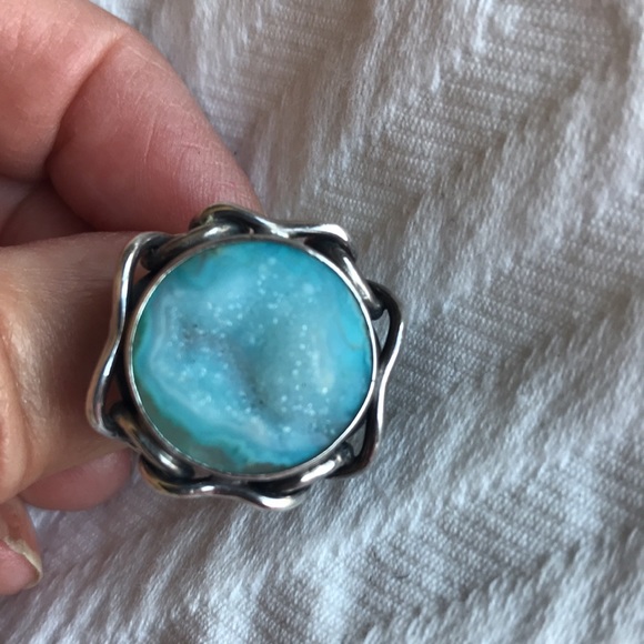 Blue round Druzy set in Sterling Silver.   Size 6.5 - Picture 5 of 7